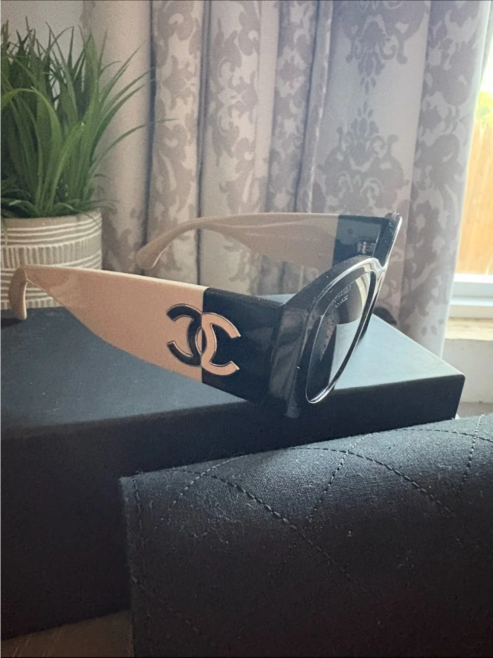 CHANEL Black Cat-Eye Sunglasses with Polarized Sunglasses